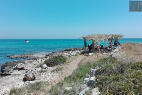 "Freak beach": tra nudisti e capannine l'angolo di costa pi� alternativo del barese